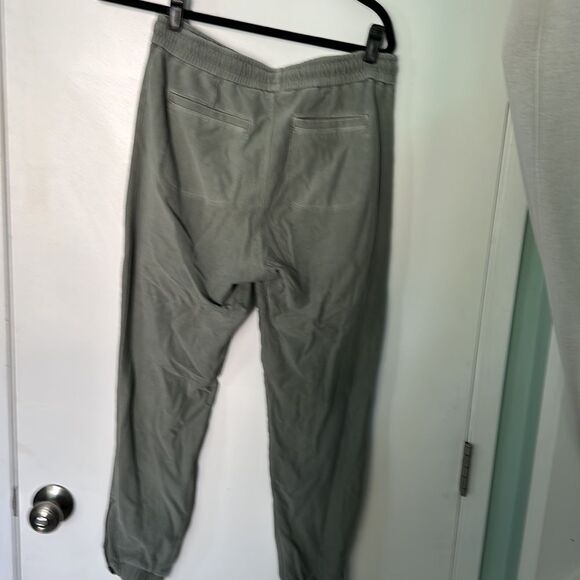 Athleta Joggers in sage green - Picture 5 of 7